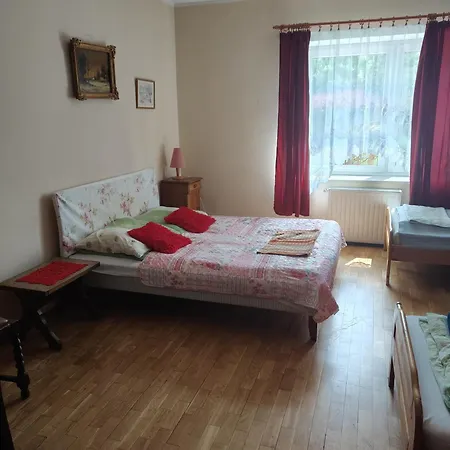 Lipowy Dworek Apartment
